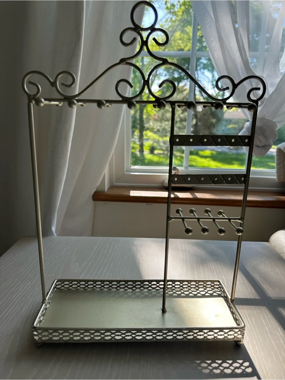 Metal Jewelry Organizer Stand in Metallic Cream - Picture 2 of 6